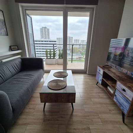 Apartament Wsrod 1000Cy Swiatel - Z Parkingiem W Hali Garazowej- Duzy Balkon Z Lezakami - Piekny Widok Noca Na Panorame Tysiaclecia カトヴィツェ エクステリア 写真
