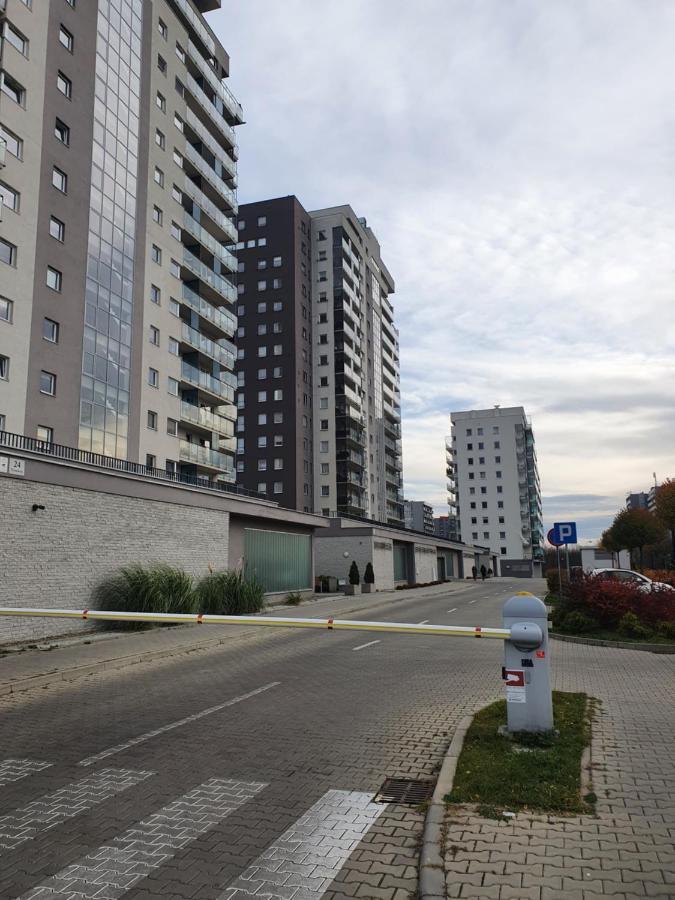 Apartament Wsrod 1000Cy Swiatel - Z Parkingiem W Hali Garazowej- Duzy Balkon Z Lezakami - Piekny Widok Noca Na Panorame Tysiaclecia カトヴィツェ エクステリア 写真