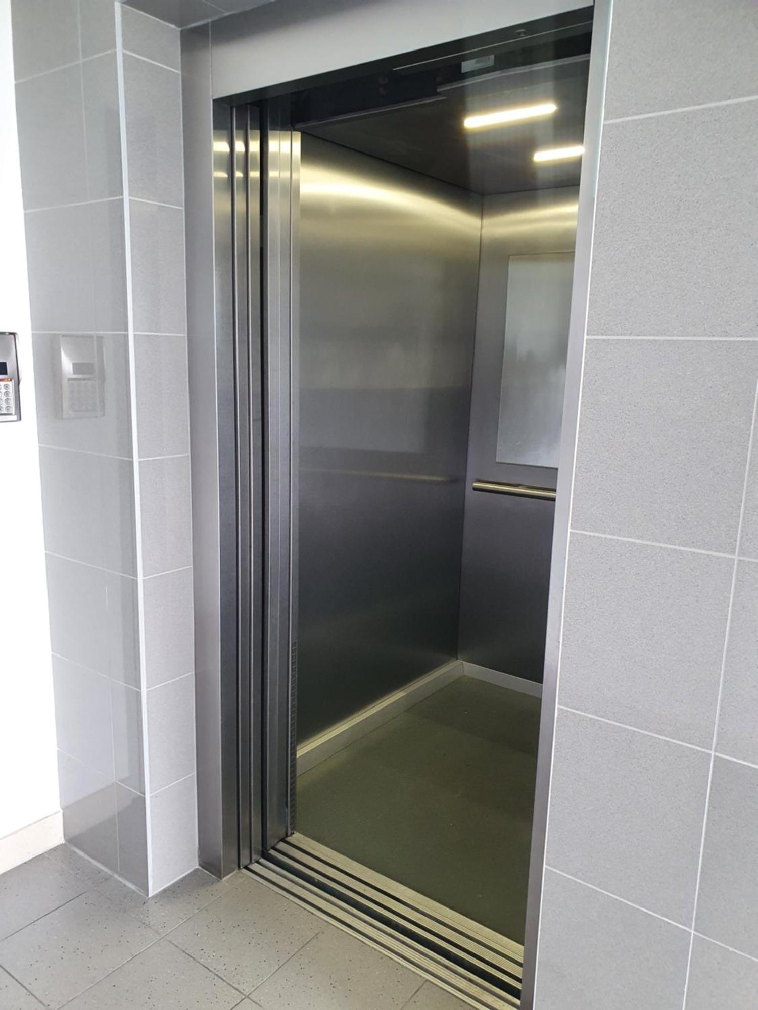 Apartament Wsrod 1000Cy Swiatel - Z Parkingiem W Hali Garazowej- Duzy Balkon Z Lezakami - Piekny Widok Noca Na Panorame Tysiaclecia カトヴィツェ エクステリア 写真