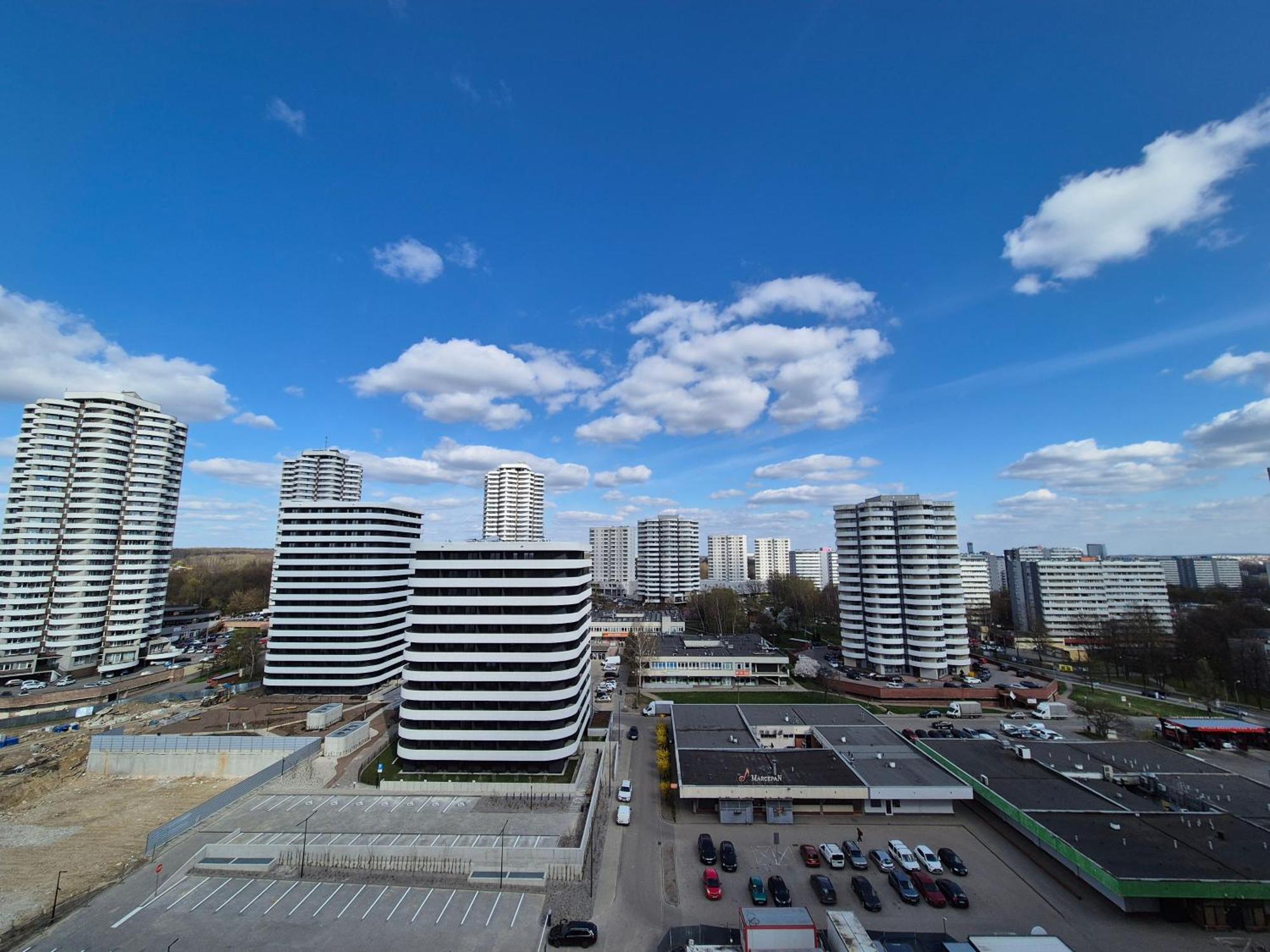 Apartament Wsrod 1000Cy Swiatel - Z Parkingiem W Hali Garazowej- Duzy Balkon Z Lezakami - Piekny Widok Noca Na Panorame Tysiaclecia カトヴィツェ エクステリア 写真